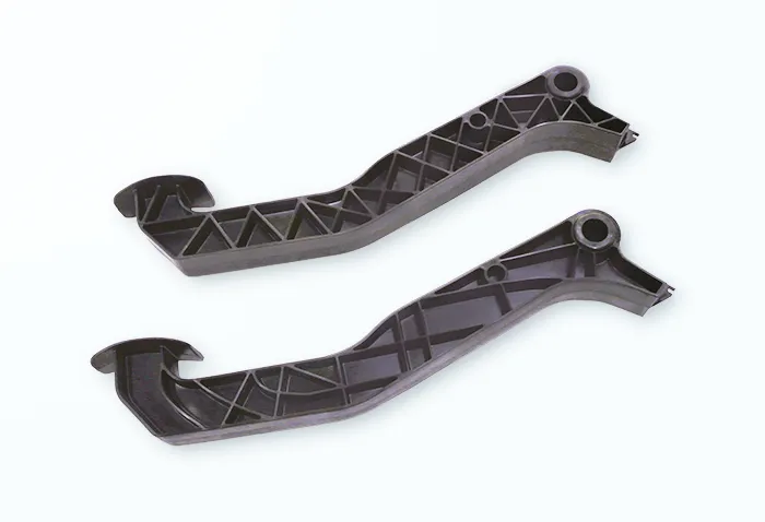 最適設計によりリブ配置を検討したペダル部品サンプル